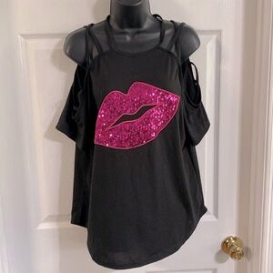 Pesion black cold shoulder top with 👄 Kiss lips, size large, NWT.